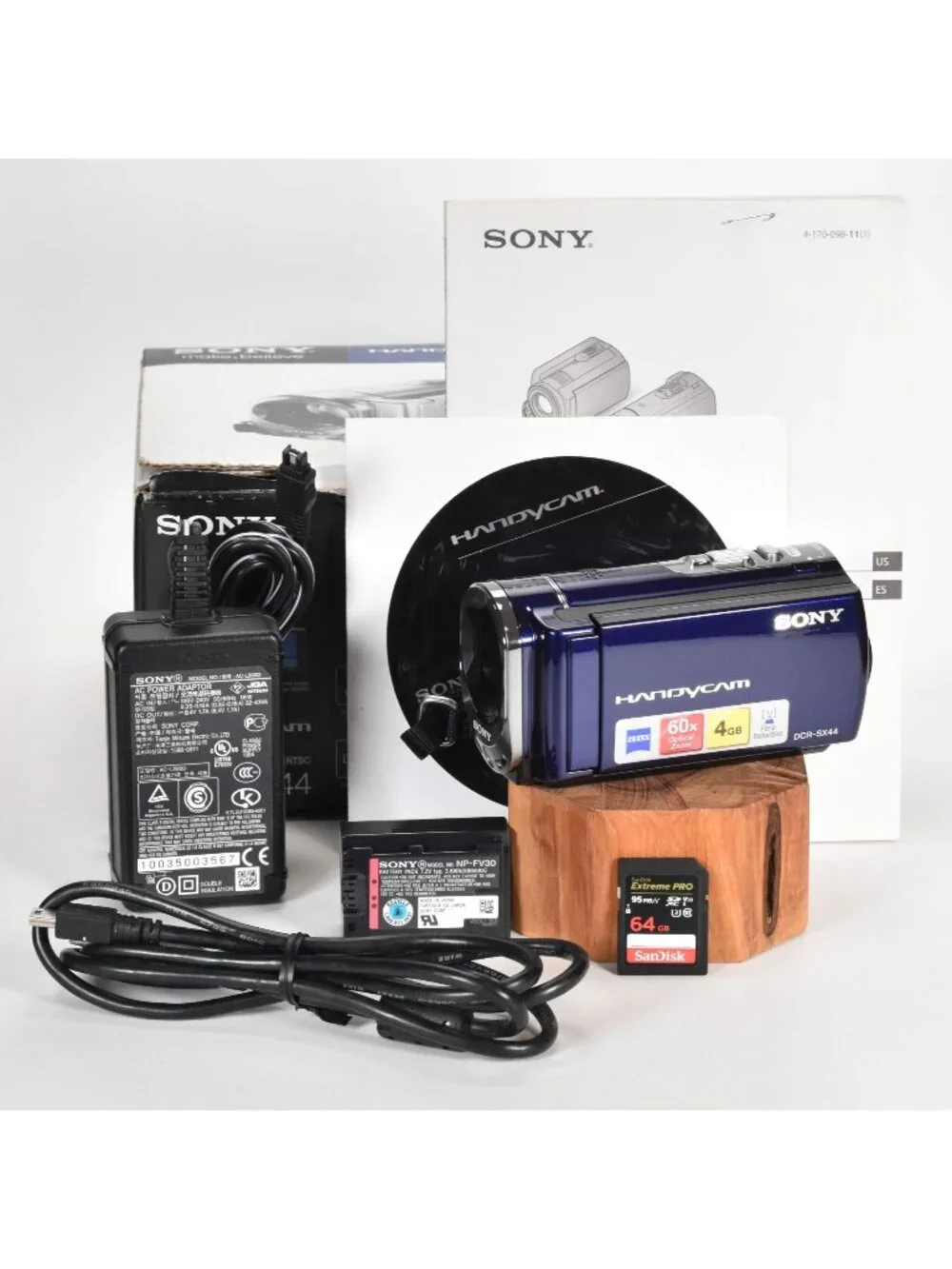 Sony DCR-SX44 4GB Handycam Camcorder 60x Optical Zoom 32GB SD Card MINT